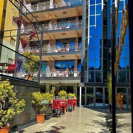 Hotel Elysee Тирана Екстер'єр фото