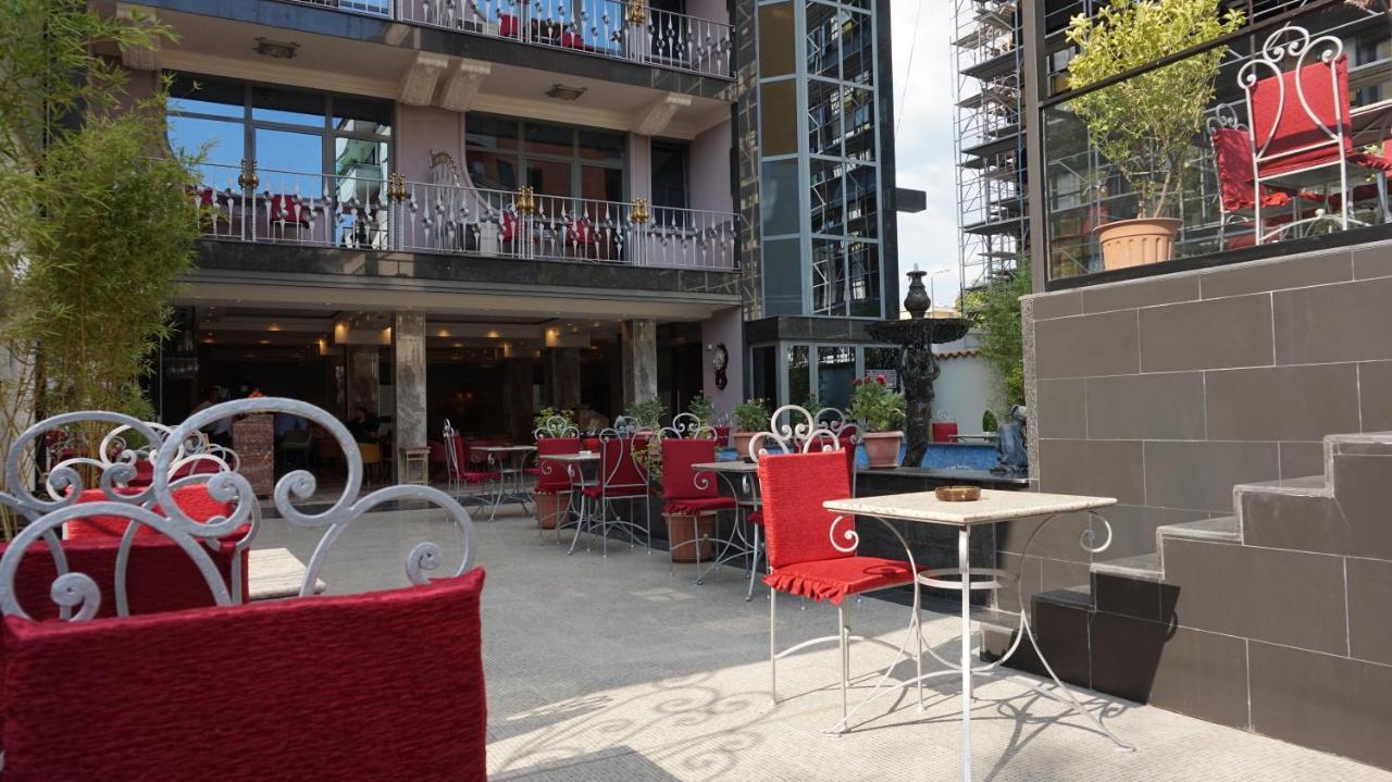 Hotel Elysee Тирана Екстер'єр фото