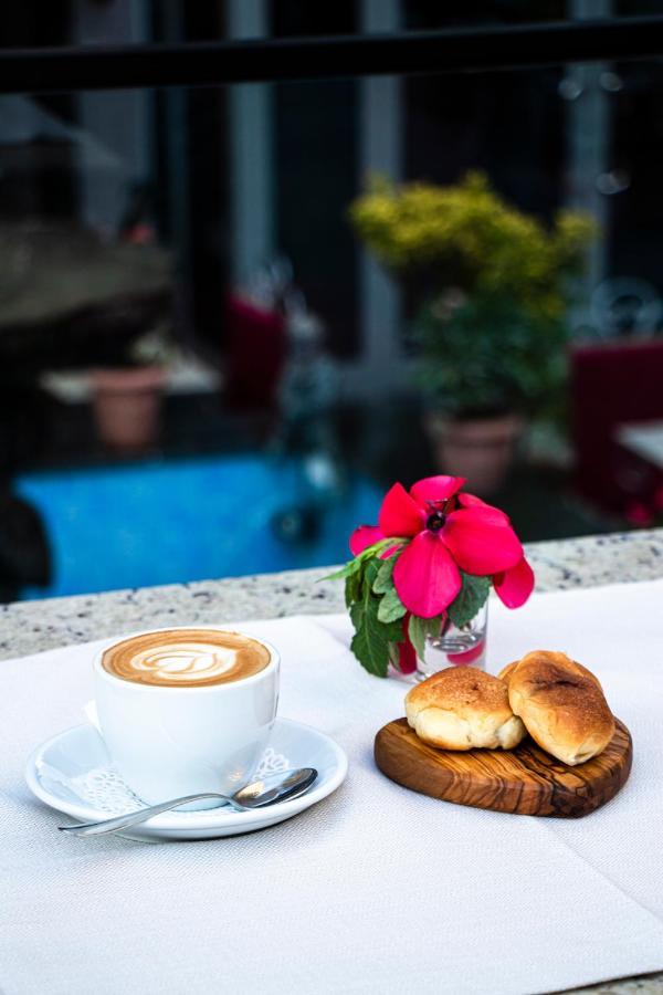 Hotel Elysee Тирана Екстер'єр фото