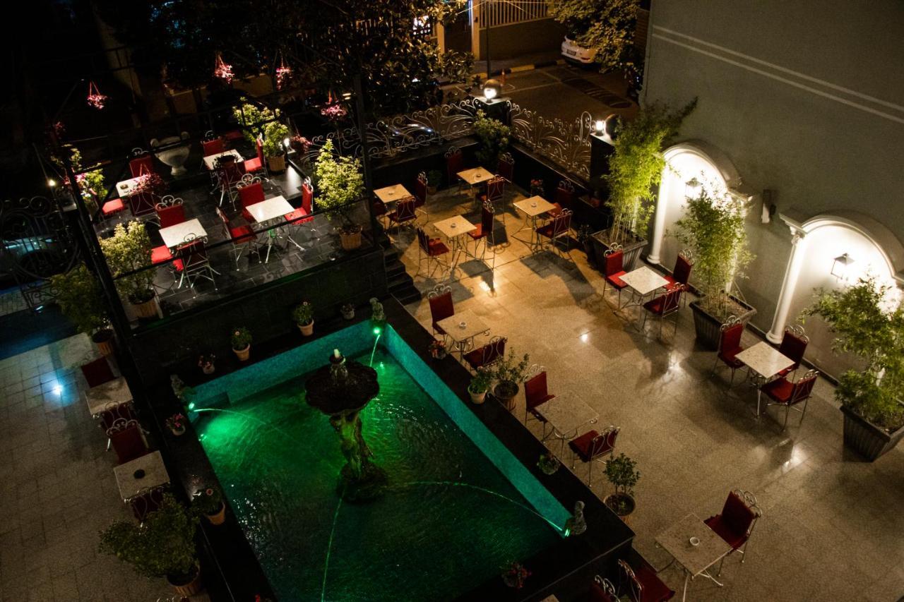 Hotel Elysee Тирана Екстер'єр фото