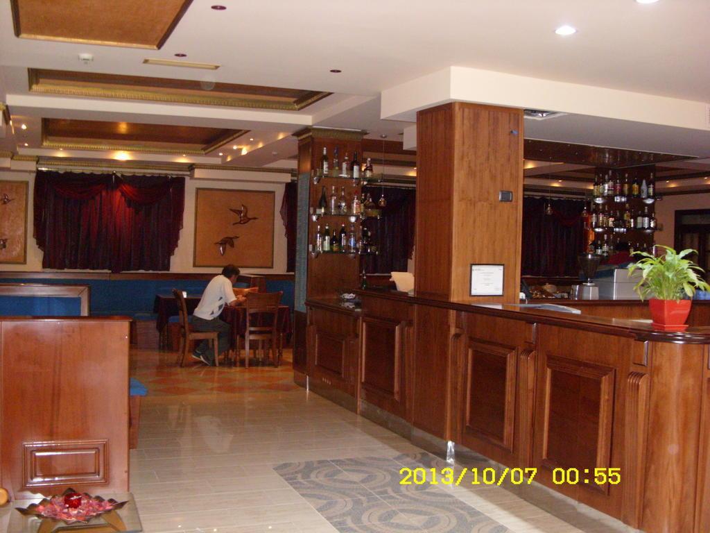 Hotel Elysee Тирана Екстер'єр фото
