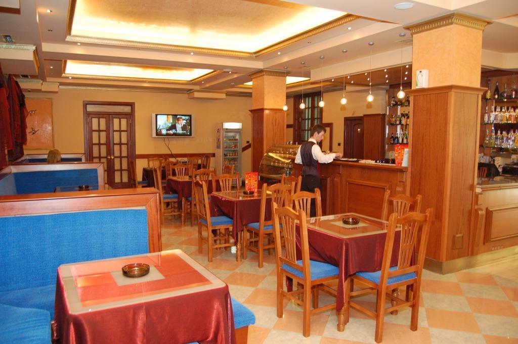 Hotel Elysee Тирана Екстер'єр фото