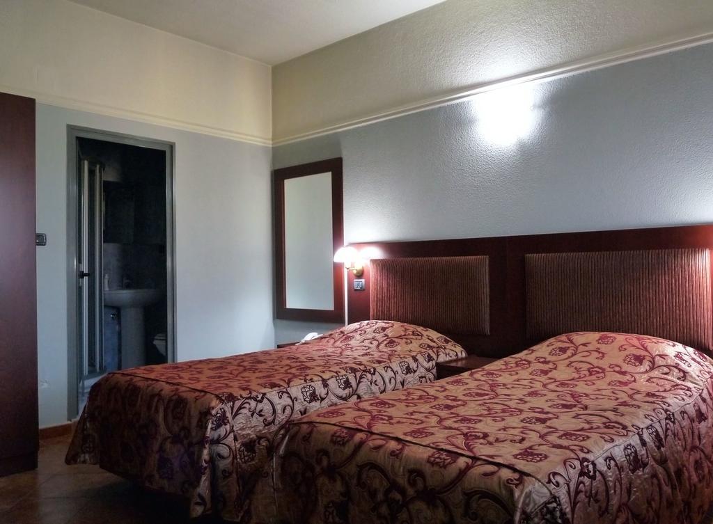 Hotel Elysee Тирана Екстер'єр фото
