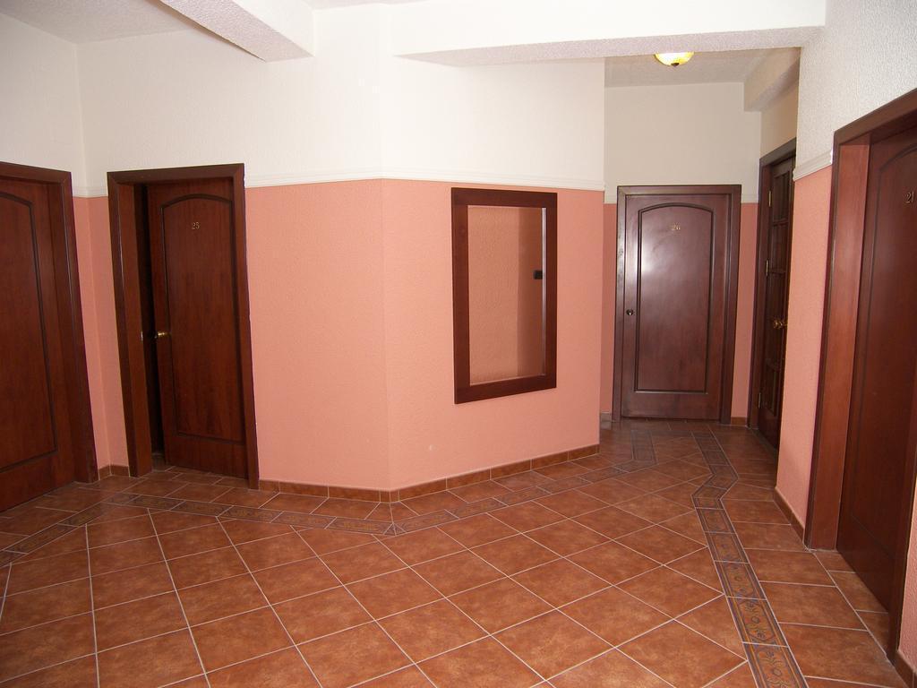 Hotel Elysee Тирана Екстер'єр фото