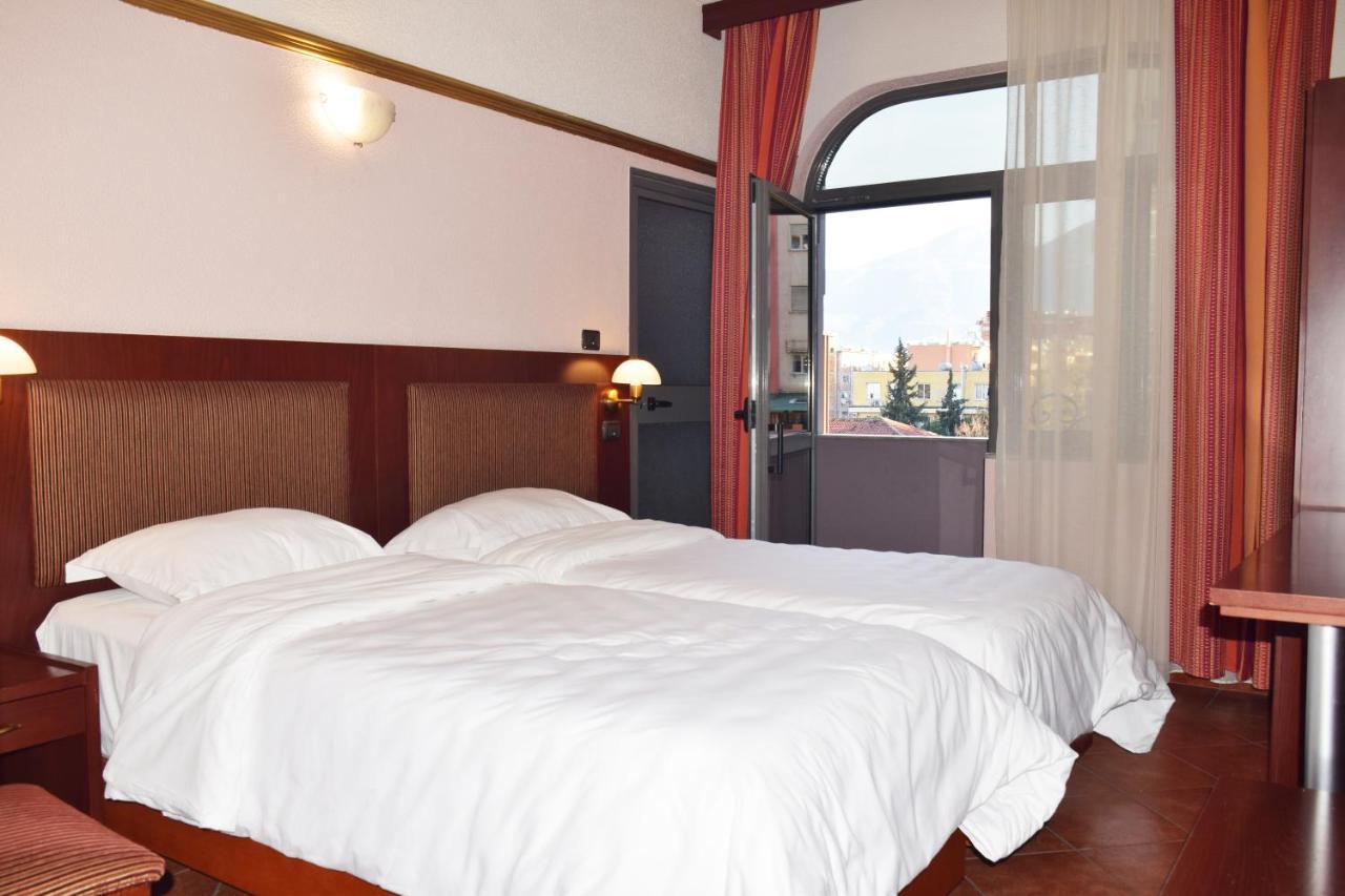 Hotel Elysee Тирана Екстер'єр фото