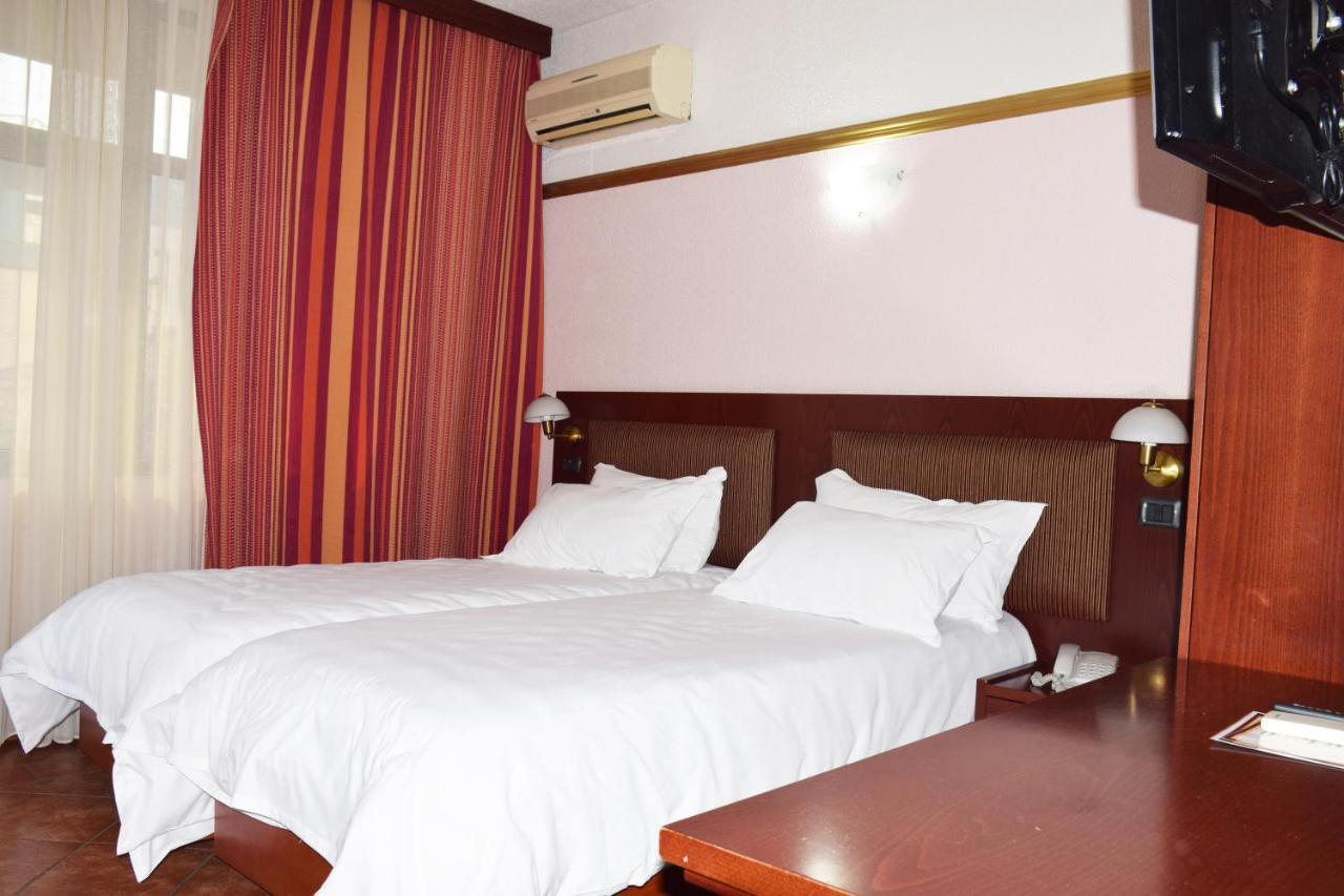 Hotel Elysee Тирана Екстер'єр фото