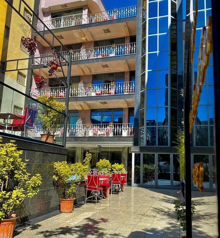 Hotel Elysee Тирана Екстер'єр фото