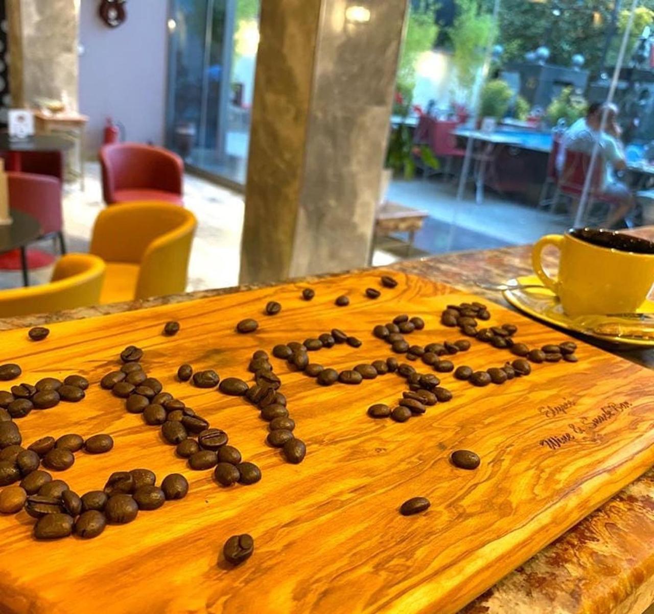 Hotel Elysee Тирана Екстер'єр фото