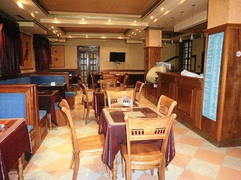 Hotel Elysee Тирана Екстер'єр фото