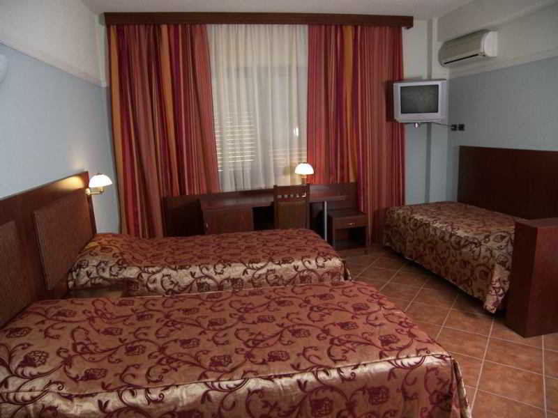 Hotel Elysee Тирана Екстер'єр фото