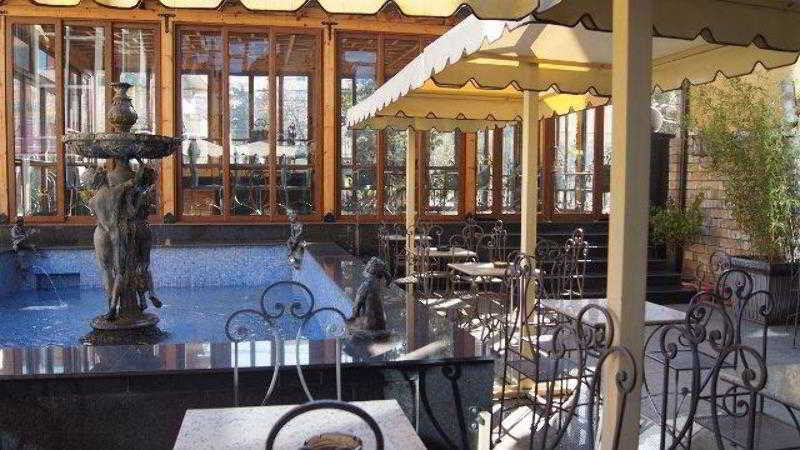 Hotel Elysee Тирана Екстер'єр фото